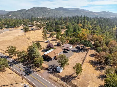 6100 Rogue River Dr, Eagle Point, OR 97524 photo 4