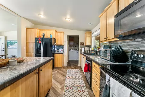 6100 Rogue River Dr, Eagle Point, OR 97524 photo 9