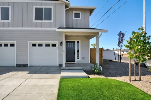 7445 Denman Ct, White City, OR 97503
