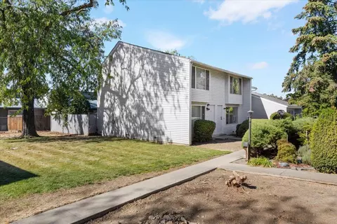 2000 Brookhurst St #5, Medford, OR 97504