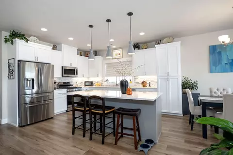 Kitchen - 209 Skyhawk Dr, Eagle Point, OR 97524 photo 1 of 3