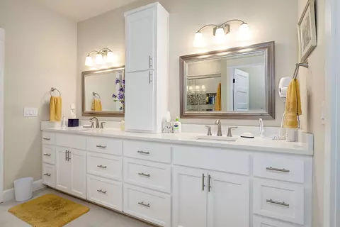Bath - 209 Skyhawk Dr, Eagle Point, OR 97524 photo 1 of 3