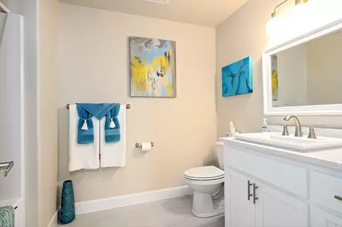 Bath - 209 Skyhawk Dr, Eagle Point, OR 97524 photo 2 of 3