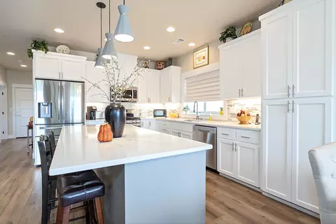 Kitchen - 209 Skyhawk Dr, Eagle Point, OR 97524 photo 3 of 3