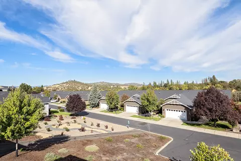 View/Area - 209 Skyhawk Dr, Eagle Point, OR 97524 photo 2 of 2