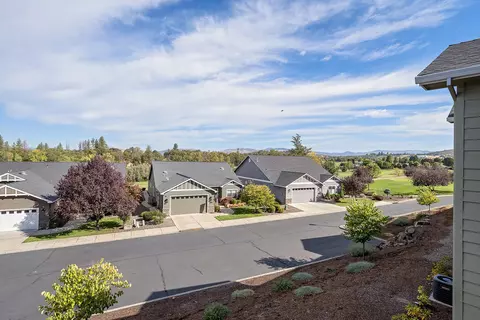View/Area - 209 Skyhawk Dr, Eagle Point, OR 97524 photo 1 of 2