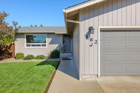 462 NE Sovereign Ave, Grants Pass, OR 97526