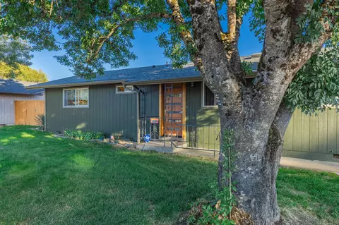 7920 Gladstone Ave, White City, OR 97503