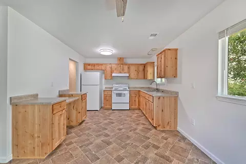 Kitchen - 237 Shadowbrook Dr, Cave Junction, OR 97523 photo 1 of 4