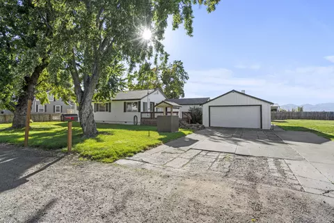 2414 Starlite Ln, Medford, OR 97501