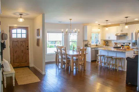 113 Cedric Ct, Eagle Point, OR 97524 photo 5