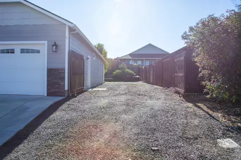 113 Cedric Ct, Eagle Point, OR 97524 photo 4