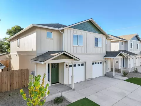 7439 Denman Ct, White City, OR 97503