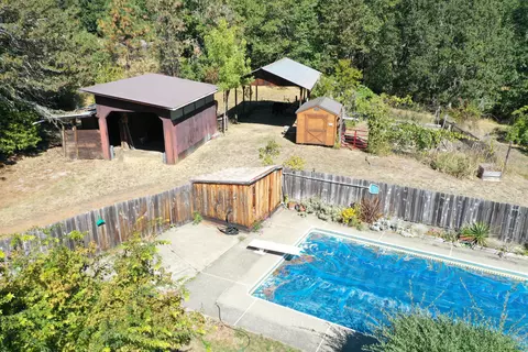 Exterior - 203 Mobley Dr, Azalea, OR 97410 photo 7 of 30