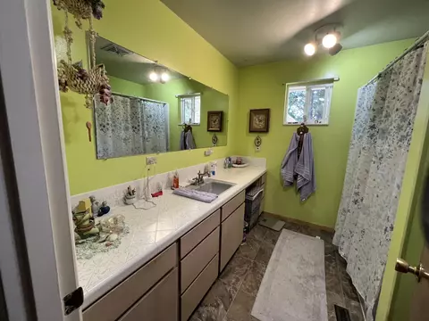 Bath - 203 Mobley Dr, Azalea, OR 97410 photo 1 of 4