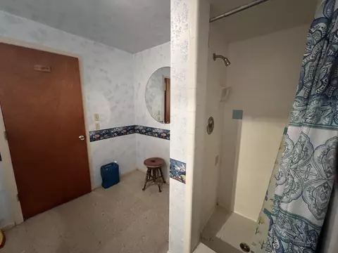 Bath - 203 Mobley Dr, Azalea, OR 97410 photo 2 of 4