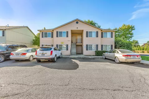 2150 Crater Lake Ave, Medford, OR 97504