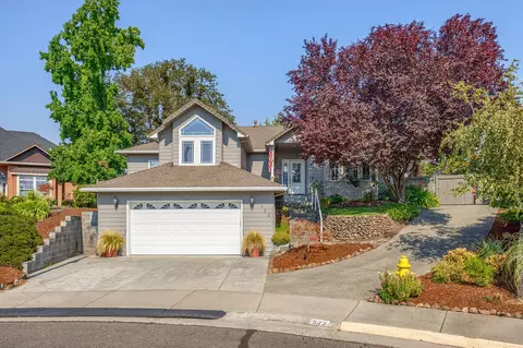 522 Ridgeway Cir, Central Point, OR 97502