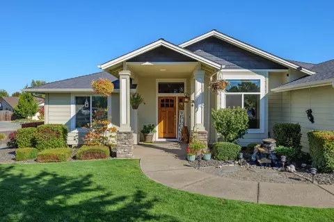 250 SW Jamee Kay Ln, Grants Pass, OR 97527