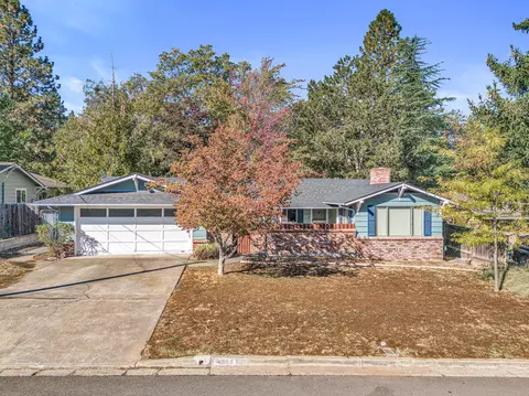 899 Park St, Ashland, OR 97520
