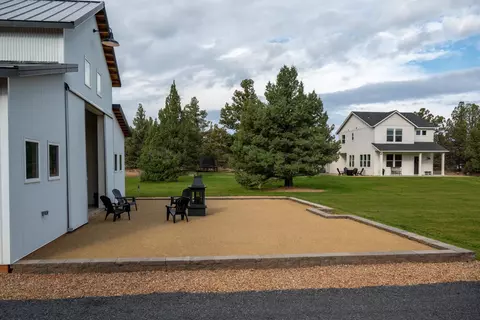 60950 Groff Rd, Bend, OR 97702