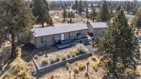 64880 Mcgrath Rd, Bend, OR 97701 photo 2