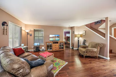 493 Tulipan Way, Talent, OR 97540