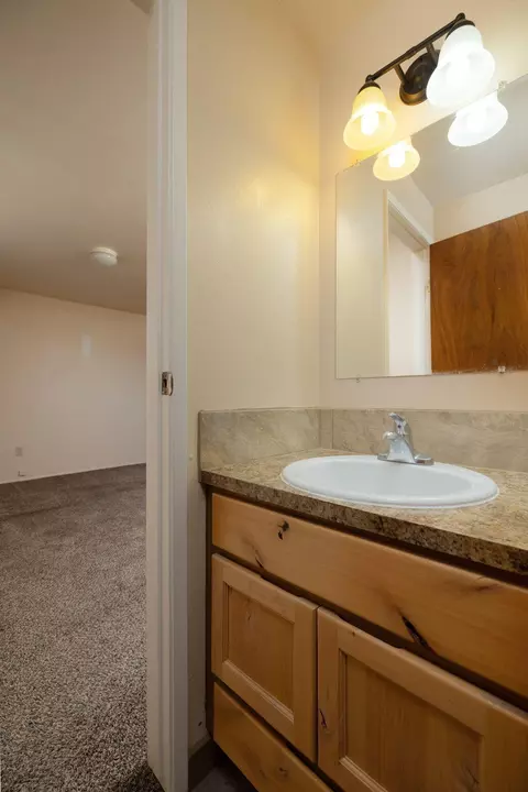 Bath - 61683 Daly Estates Dr, Bend, OR 97702 photo 1 of 4