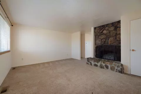 Living - 61683 Daly Estates Dr, Bend, OR 97702 photo 5 of 6