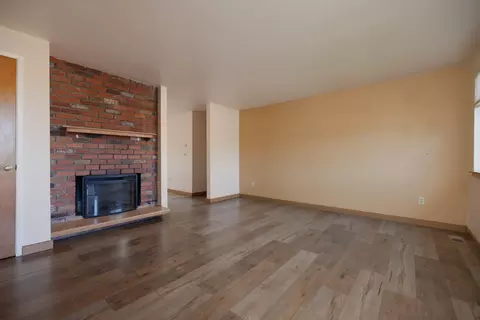Living - 61683 Daly Estates Dr, Bend, OR 97702 photo 2 of 6