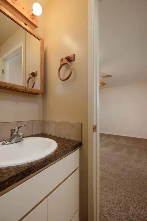 Bath - 61683 Daly Estates Dr, Bend, OR 97702 photo 3 of 4