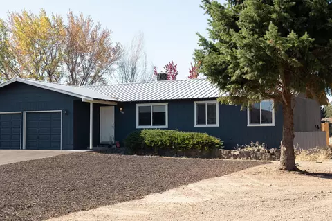 Exterior - 61683 Daly Estates Dr, Bend, OR 97702 photo 2 of 11