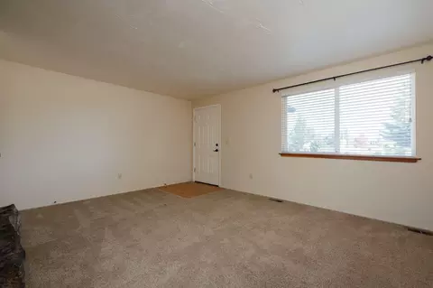 Living - 61683 Daly Estates Dr, Bend, OR 97702 photo 4 of 6