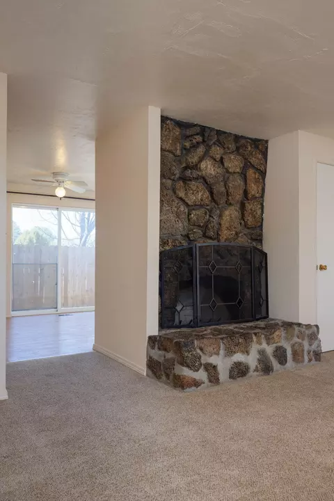 Living - 61683 Daly Estates Dr, Bend, OR 97702 photo 6 of 6