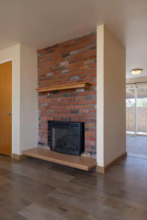 Living - 61683 Daly Estates Dr, Bend, OR 97702 photo 3 of 6