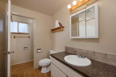 Bath - 61683 Daly Estates Dr, Bend, OR 97702 photo 4 of 4
