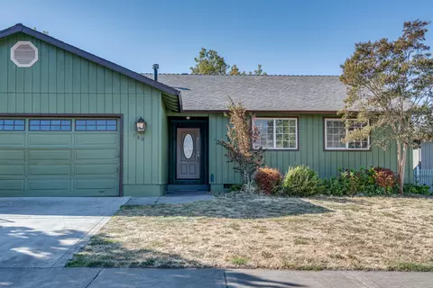 180 Brierwood Dr, Talent, OR 97540