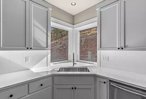 6050 Castle Terrace Dr, Central Point, OR 97502 photo 8