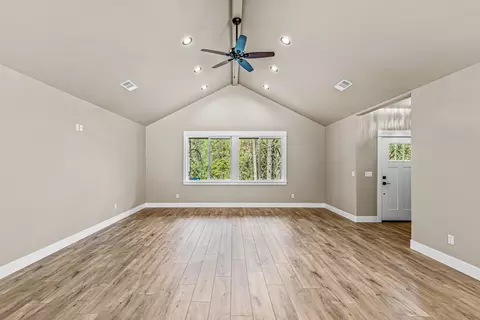 6050 Castle Terrace Dr, Central Point, OR 97502 photo 5