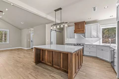 6050 Castle Terrace Dr, Central Point, OR 97502 photo 10