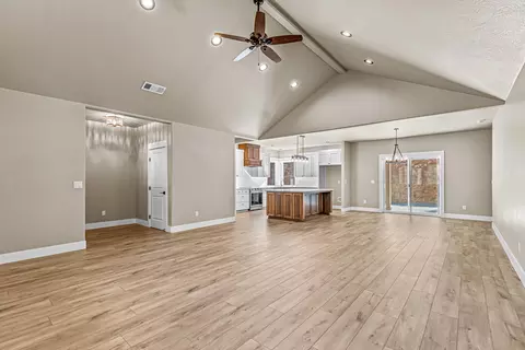 6050 Castle Terrace Dr, Central Point, OR 97502 photo 4