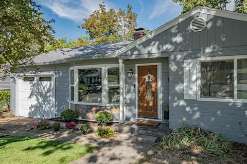 1521 Terrace Dr, Medford, OR 97504