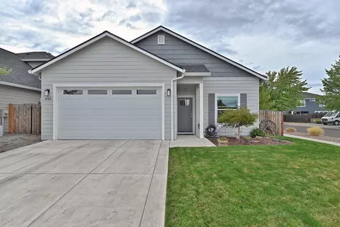 699 Kaitlin Ln, Medford, OR 97501