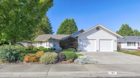 1192 SW Ironwood Dr, Grants Pass, OR 97526