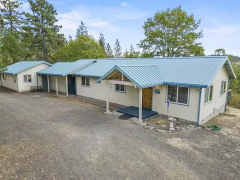 Exterior - 943 Leafwood Dr, Eagle Point, OR 97524 photo 11 of 15