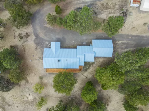 View/Area - 943 Leafwood Dr, Eagle Point, OR 97524 photo 10 of 14