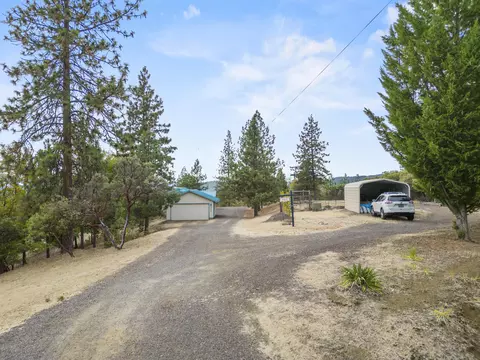 Exterior - 943 Leafwood Dr, Eagle Point, OR 97524 photo 15 of 15