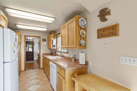 Kitchen - 943 Leafwood Dr, Eagle Point, OR 97524 photo 1 of 3