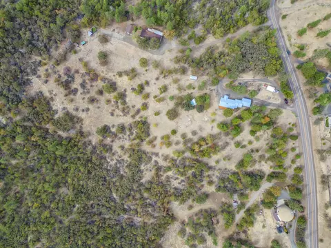 View/Area - 943 Leafwood Dr, Eagle Point, OR 97524 photo 11 of 14