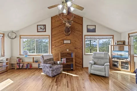 Living - 943 Leafwood Dr, Eagle Point, OR 97524 photo 1 of 1